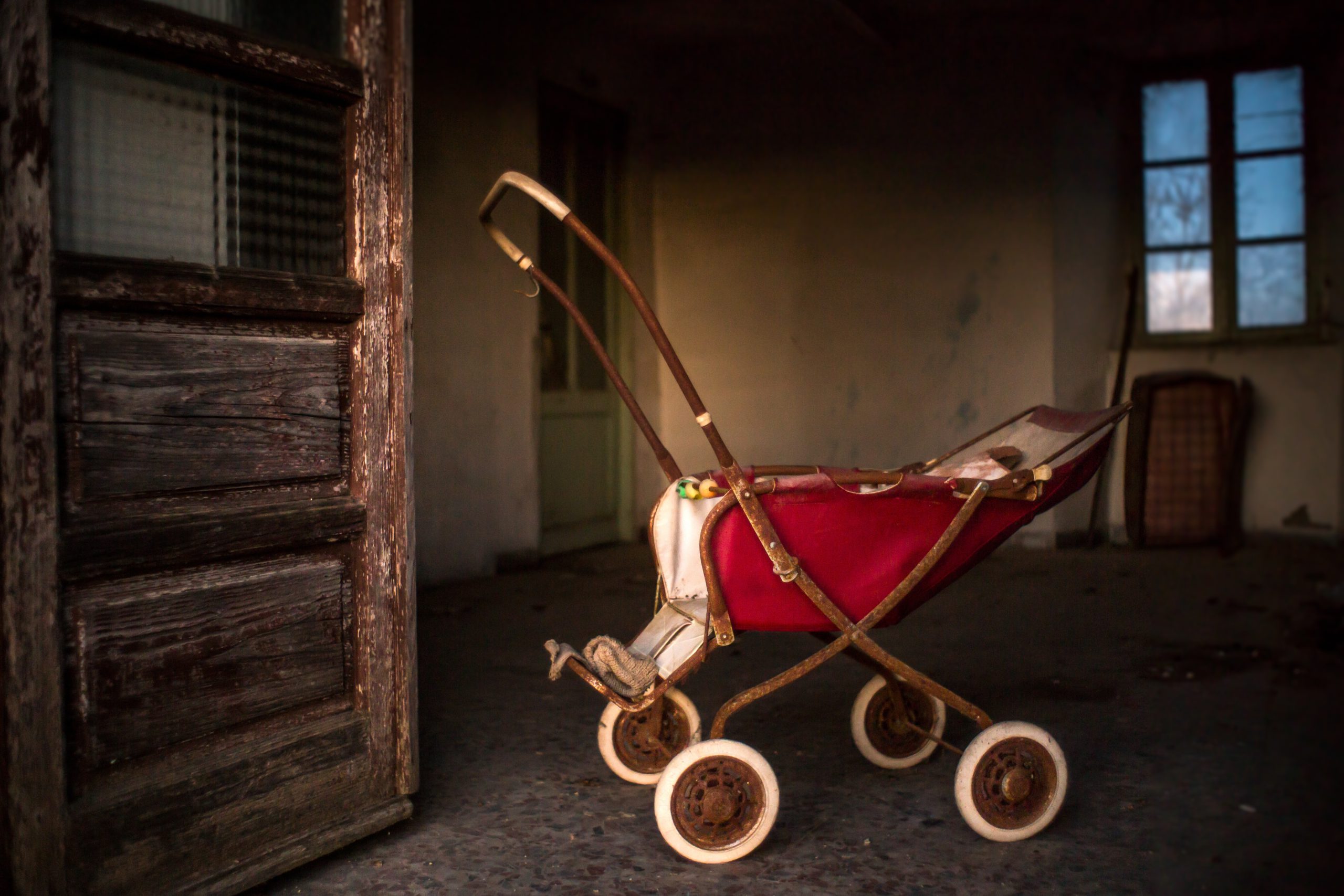 Jak ewoluowały wózki dziecięce – od prostych konstrukcji do nowoczesnych modeli