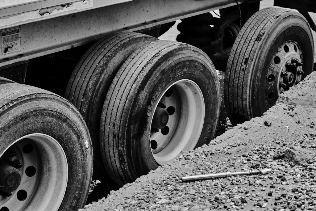 opony ciężarówki - zdjęcie